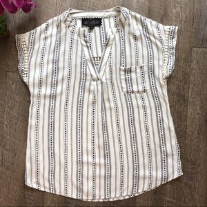 NWOT Sweet Wanderer Short Sleeve Top